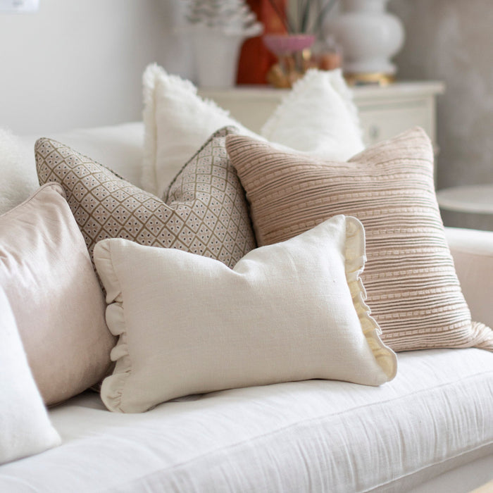 Feminine cushions in pink tones