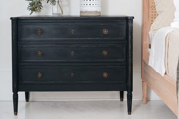 How to upcycle furniture with paint
