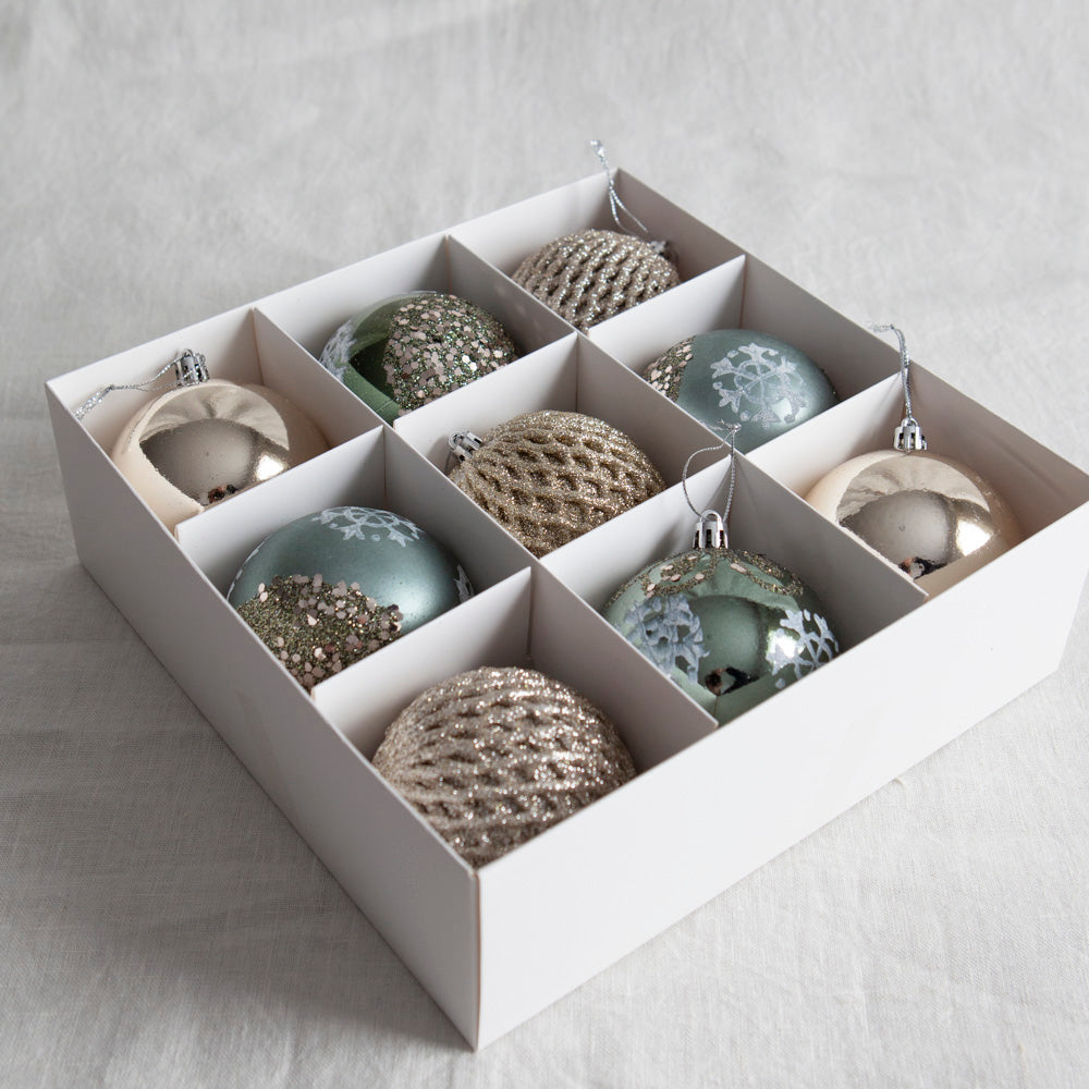 Set of 9 Baubles Green