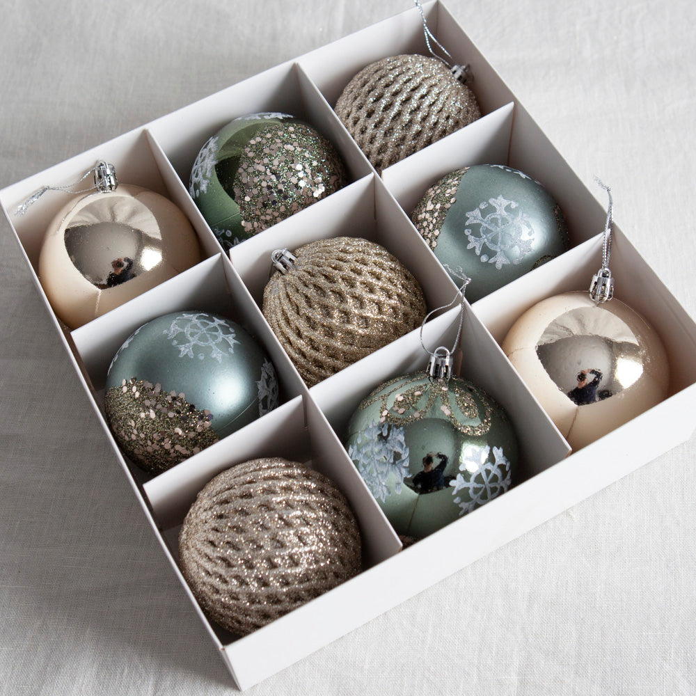 Set of 9 Baubles Green