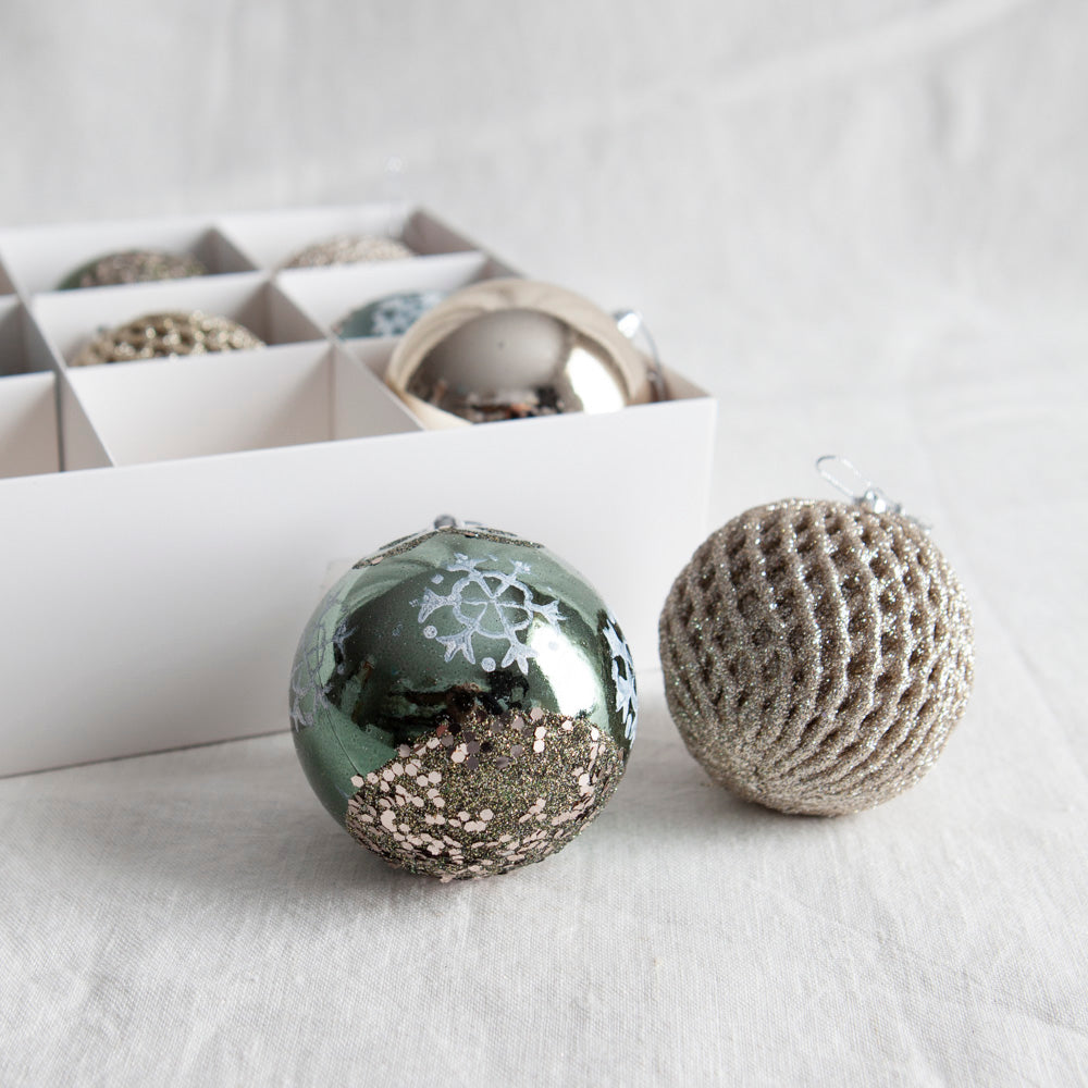 Set of 9 Baubles Green