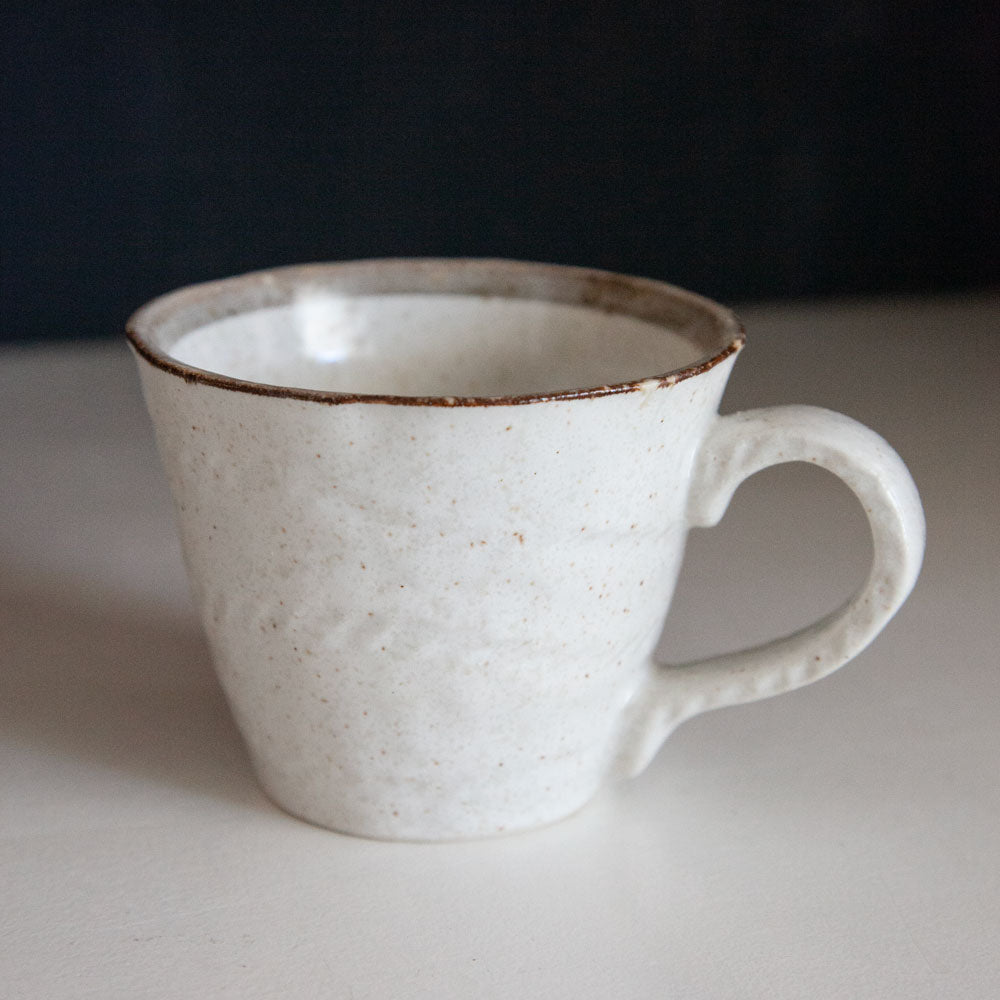 Shirokaratsu ceramic mug with brown rim.