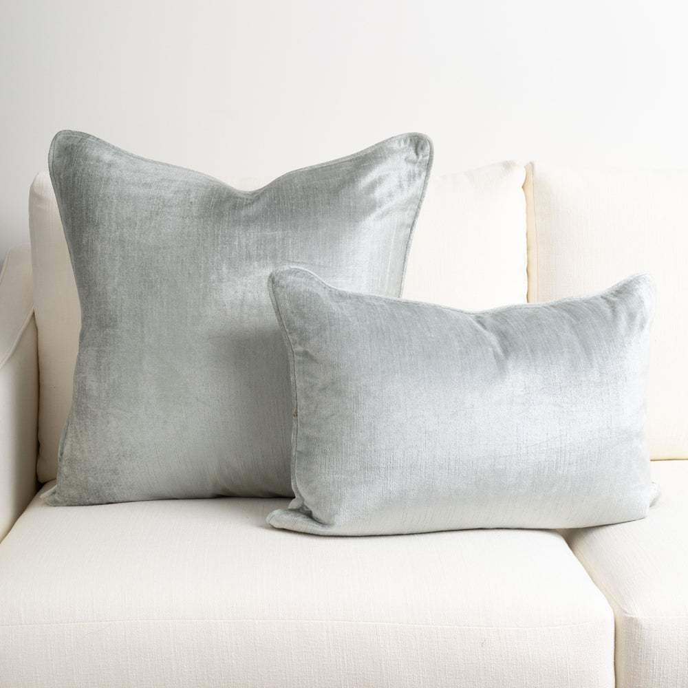 Crushed Velvet Cushion Glacier 40x60cm