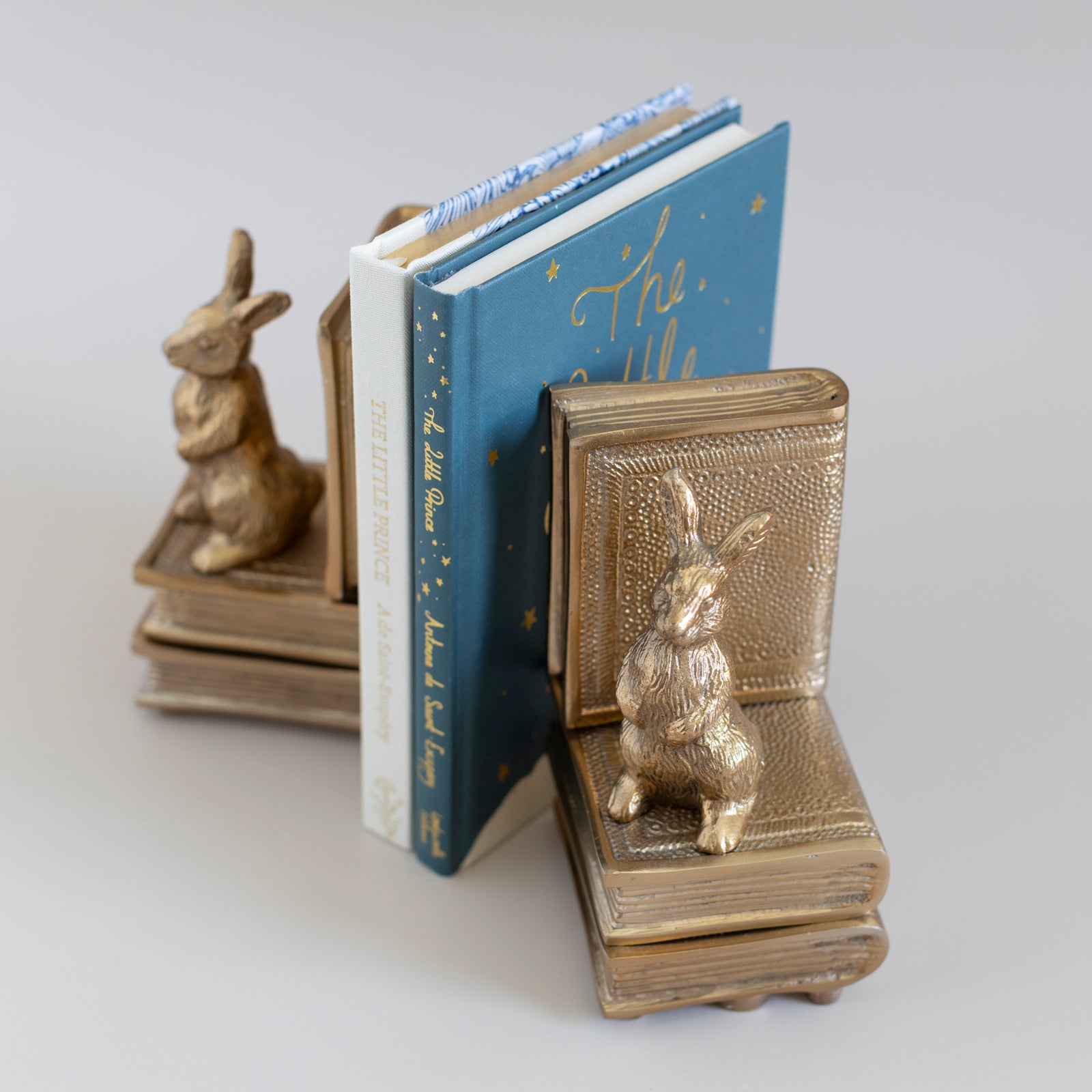 Harvey Rabbit Bookends – Pepperwhites by Tara Dennis