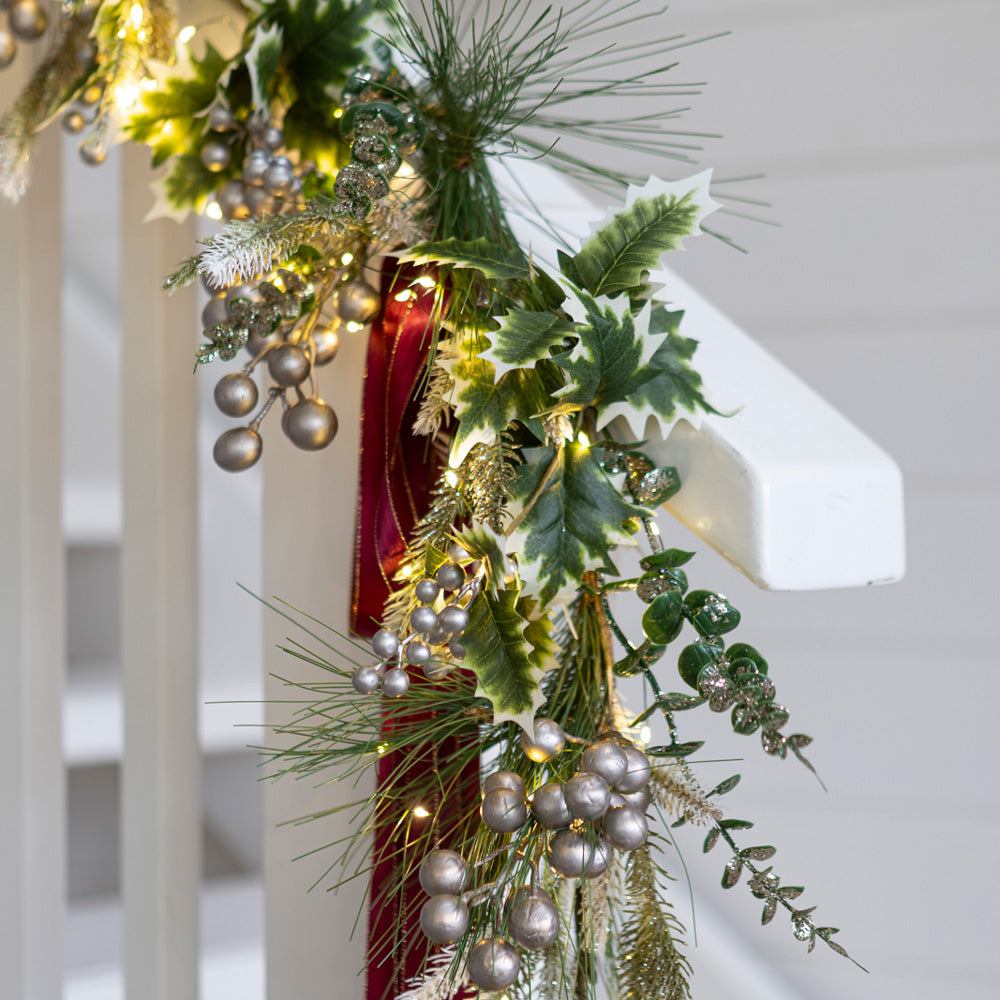 Mistletoe & Holly Garland Decorative Set