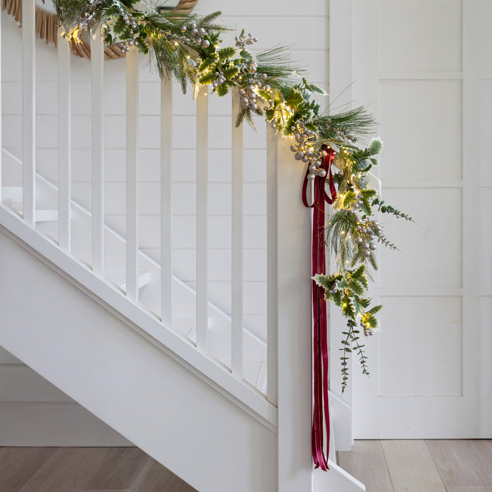 Mistletoe & Holly Garland Decorative Set