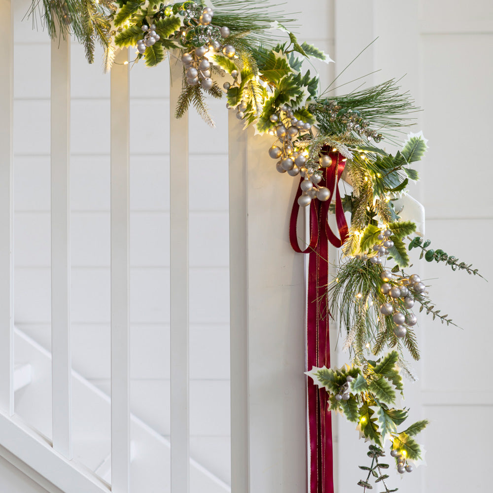 Mistletoe & Holly Garland Decorative Set