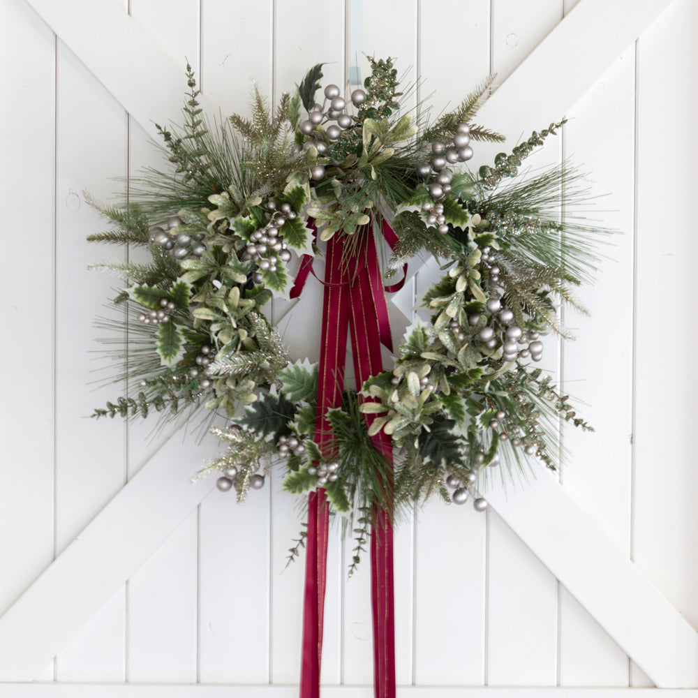 Mistletoe & Holly Wreath Decorative Set
