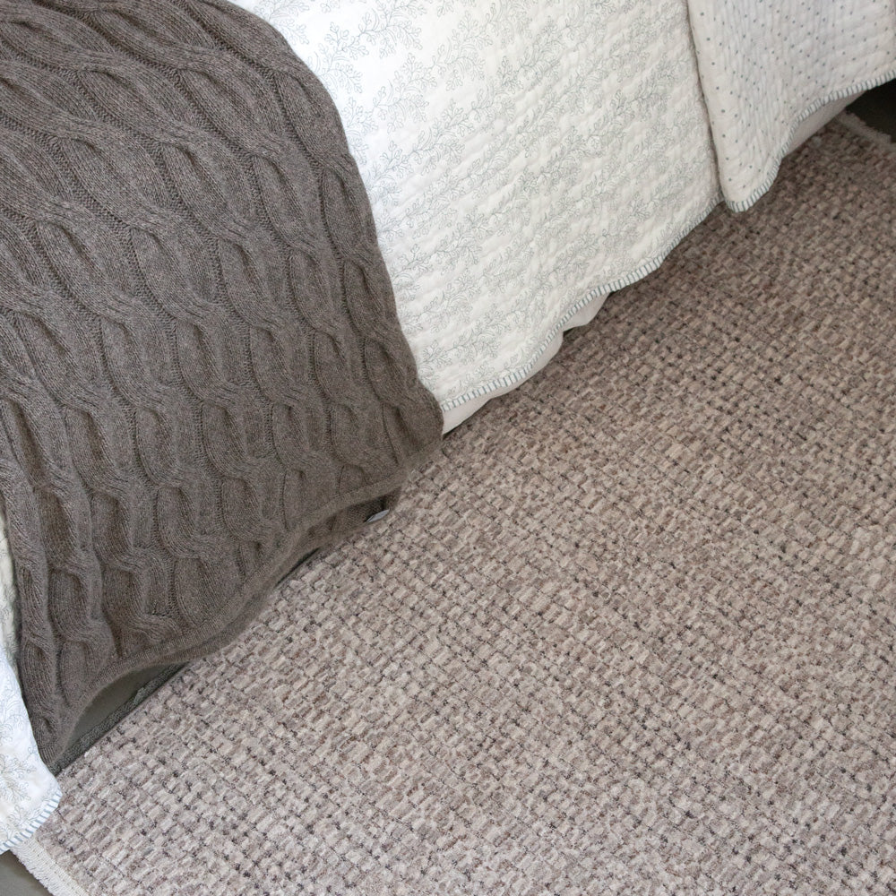 Otis Rug – Pepperwhites by Tara Dennis