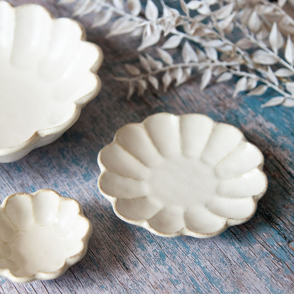 Rinka small dish with scalloped edge details. Flower like shape. Off white glaze with textural edges coming through in areas. Made in Japan.