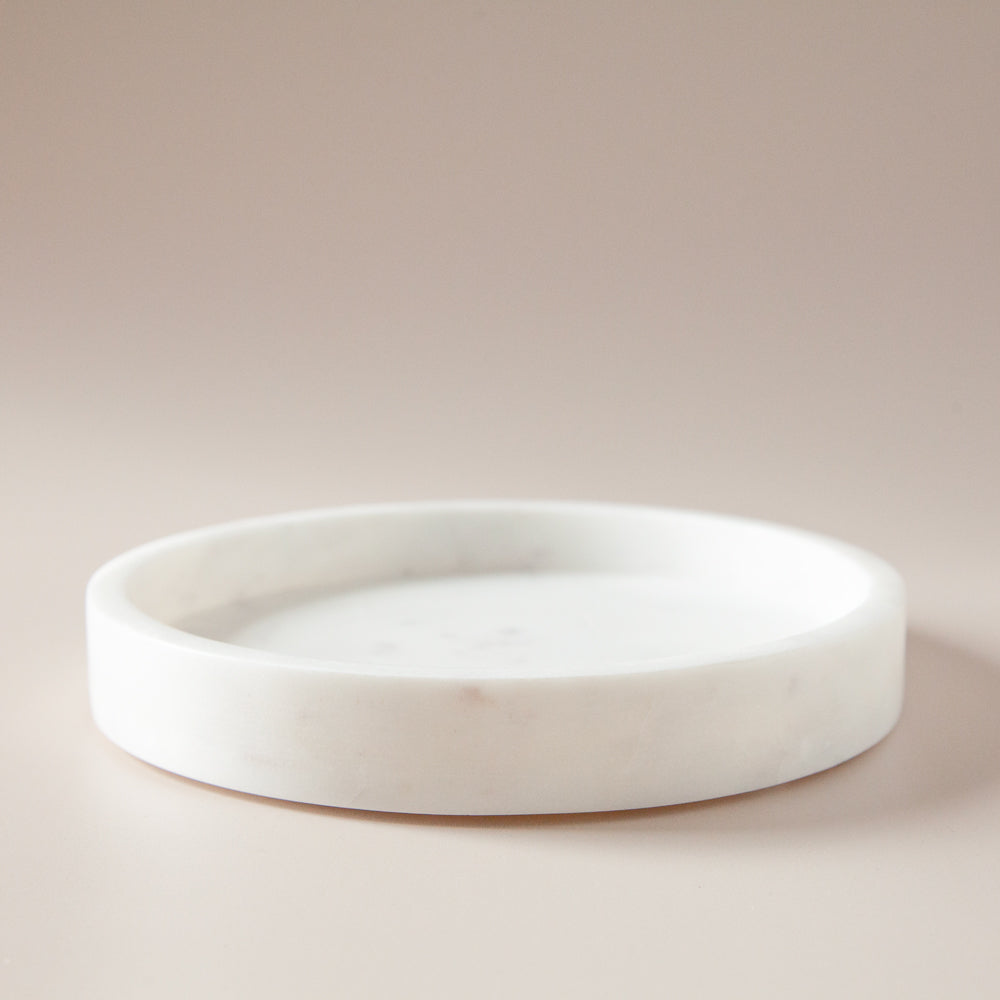 White round marble tray.