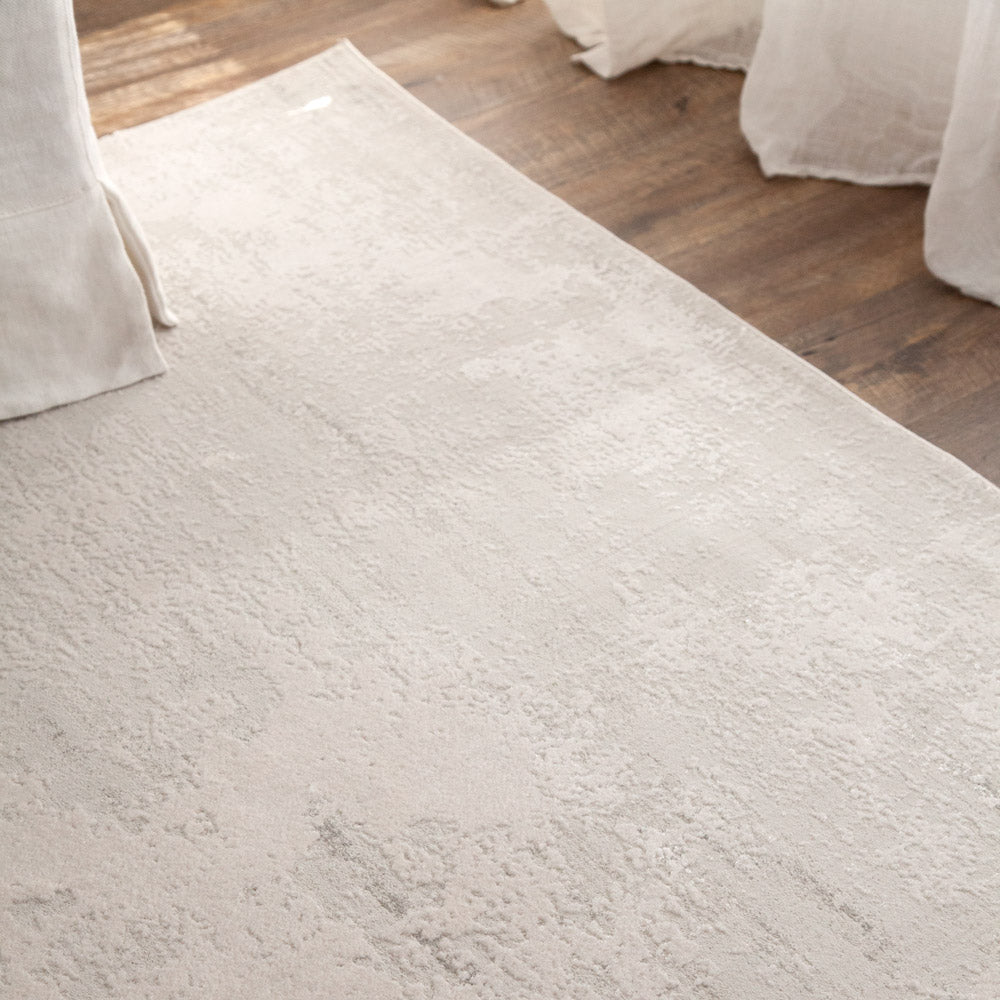 White Alba floor rug close up.