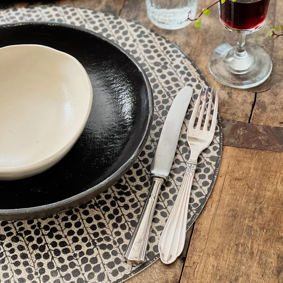 Poppy Round Vinyl Placemat Beija Flor Pepperwhites by Tara Dennis