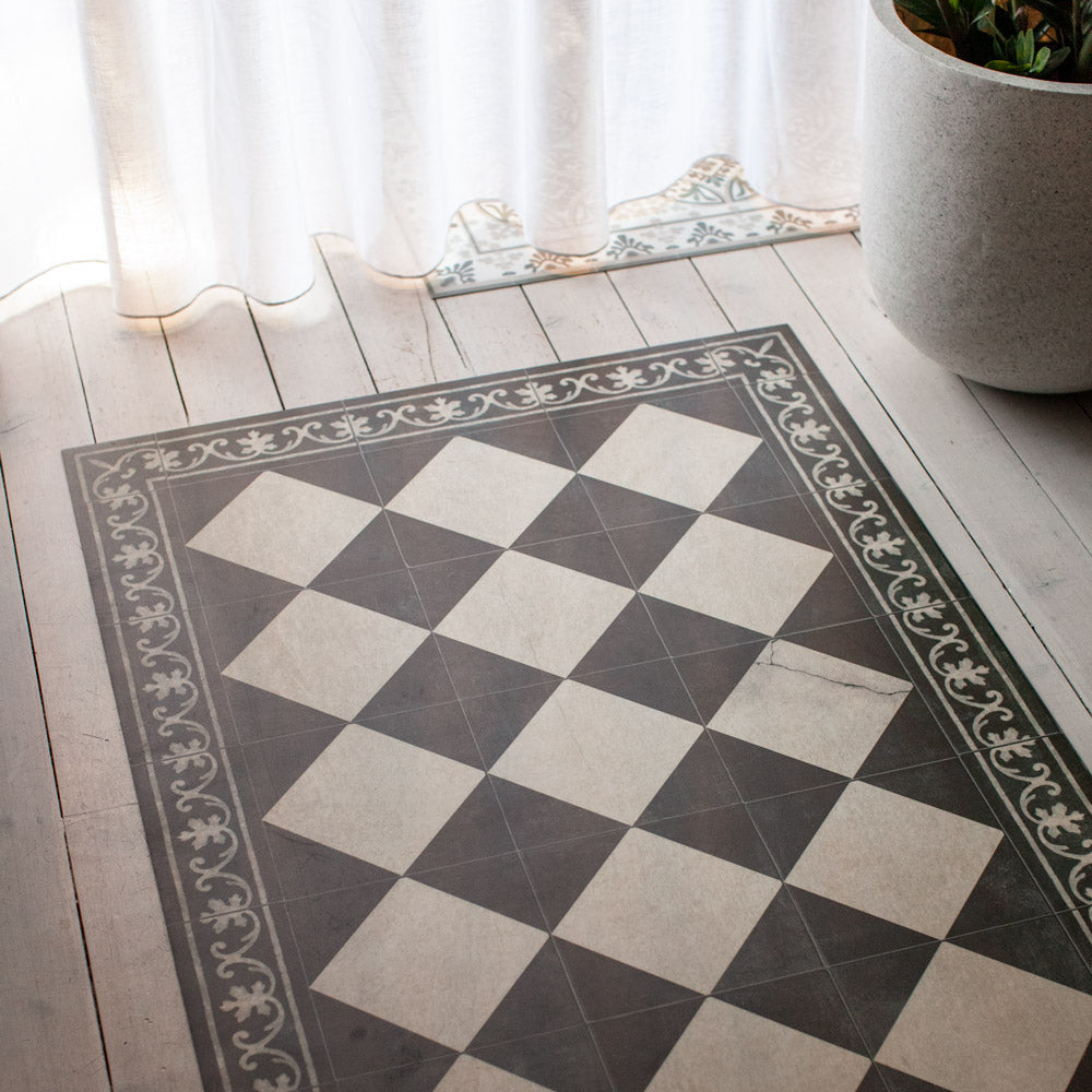 Beija Flor Gambit vinyl floor mat. Black and antique white check tile look mat.