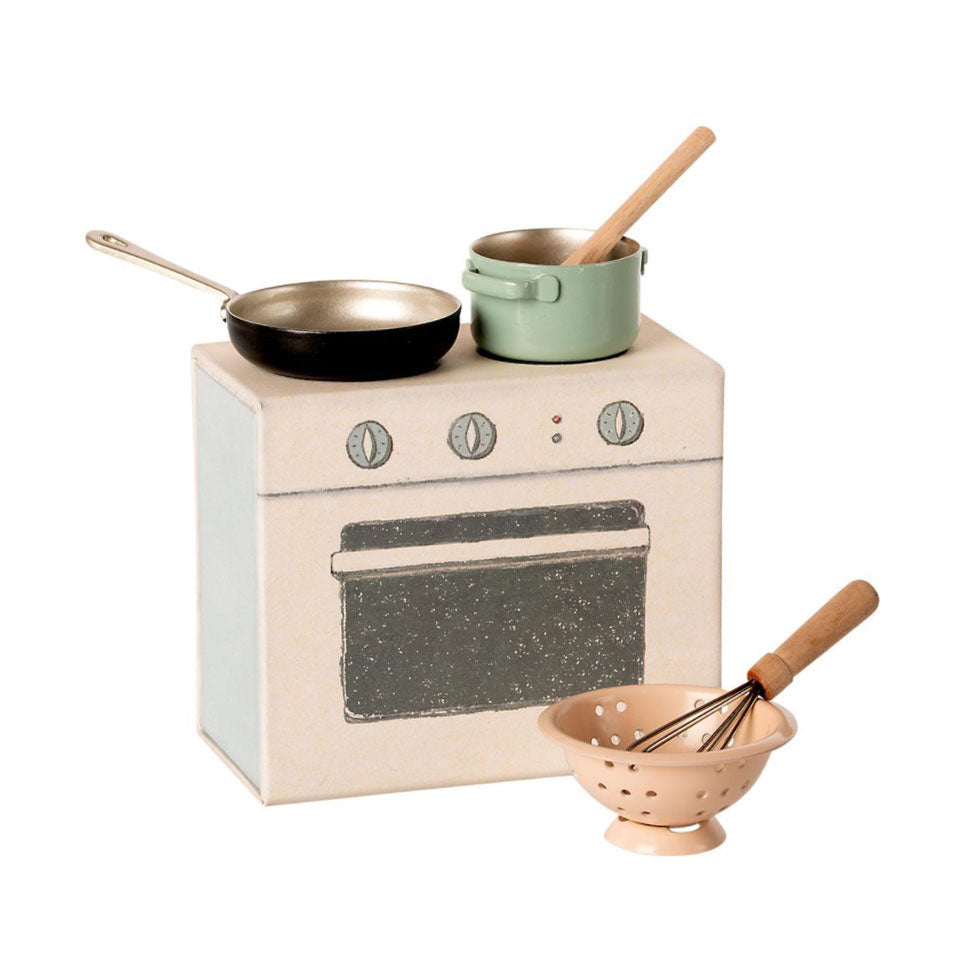 little maileg kitchen set with stove and other utensils.