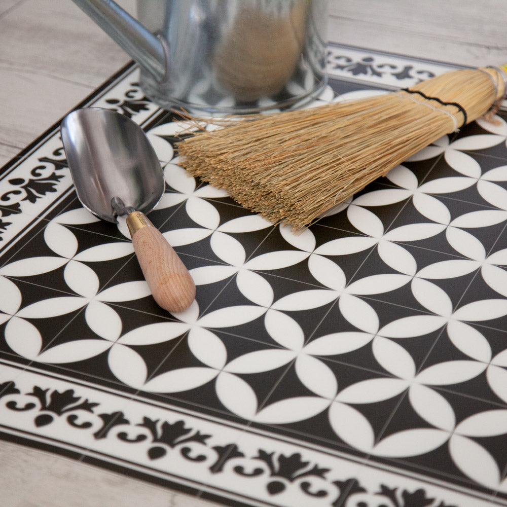 Sofi black and white floor mat.